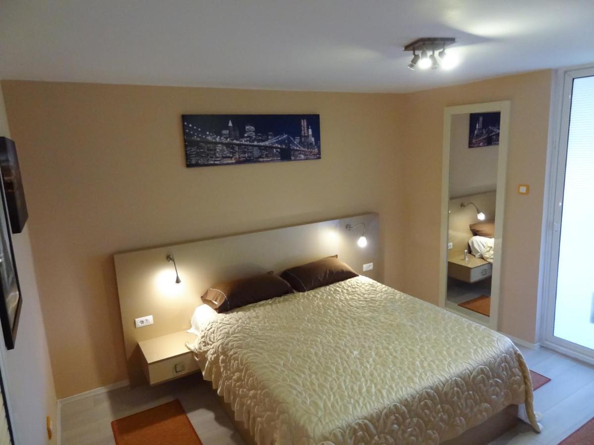 Lvc,Lac & Nyc Apartshotel Faleza Galaţi Exteriör bild