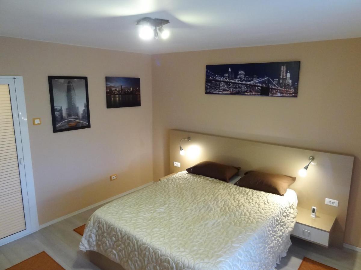 Lvc,Lac & Nyc Apartshotel Faleza Galaţi Exteriör bild