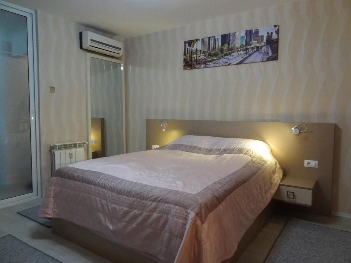 Lvc,Lac & Nyc Apartshotel Faleza Galaţi Exteriör bild